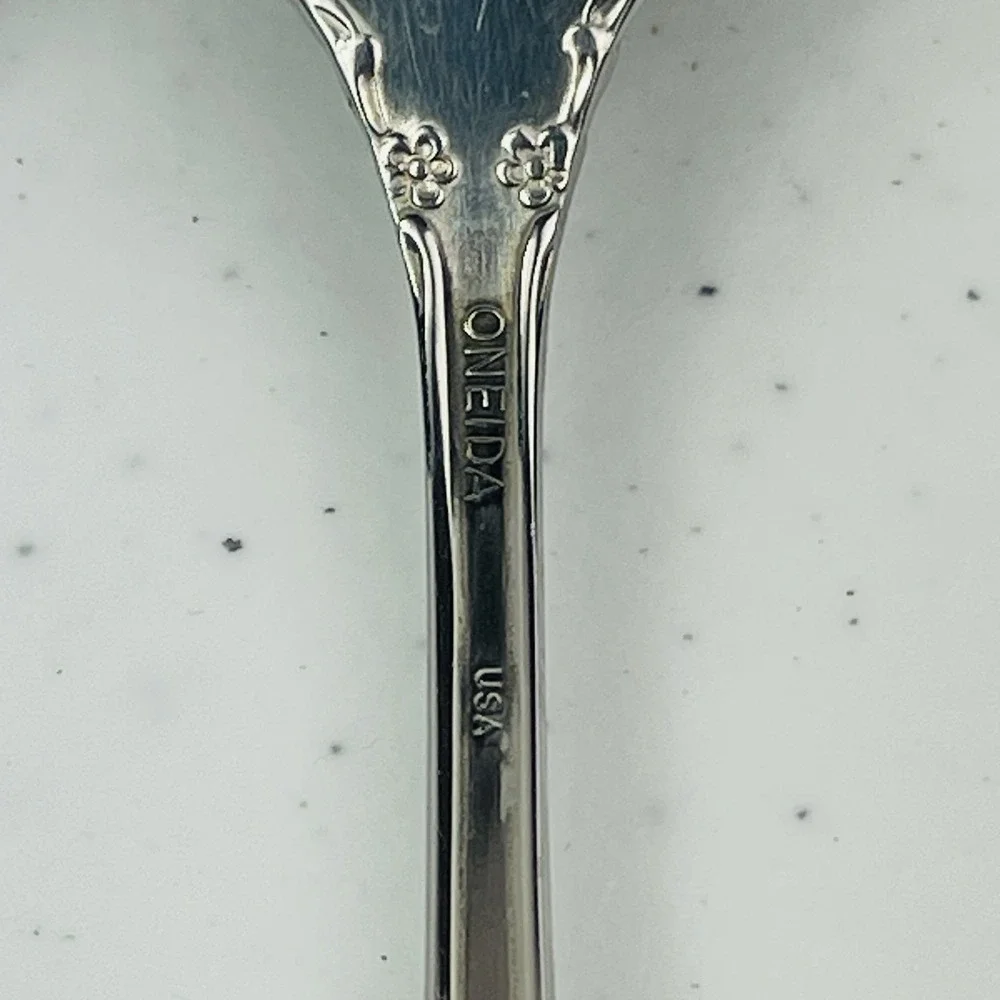 Oneida Dover Cube Set of 2 Oval Soup Spoons Heirloom Stainless Flatware
